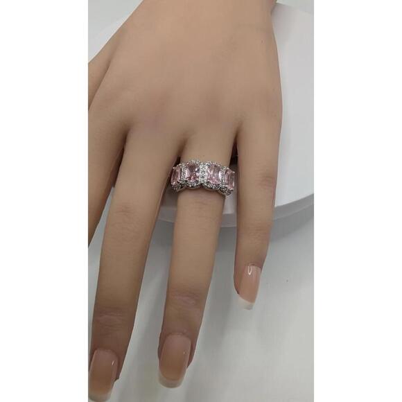 Elegant Pink Stone Cocktail Ring Size 7 - Picture 1 of 9